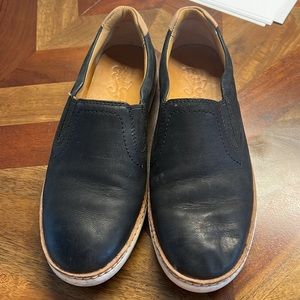 Sperry black leather (gold cup edition)slip on size 5